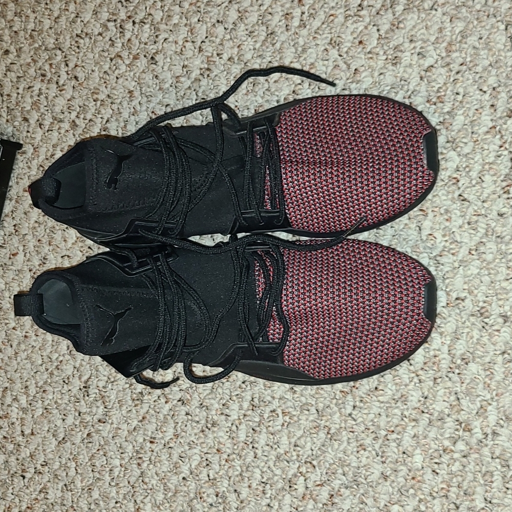 PUMA Men’s Black and Burgundy Knit Athletic Sneakers